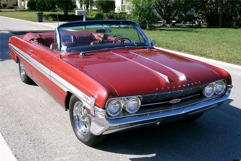 1961 Oldsmobile Starfire - Image 2 of 2