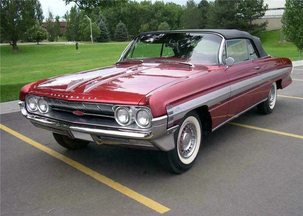 1961 Oldsmobile Starfire - Image 2 of 5