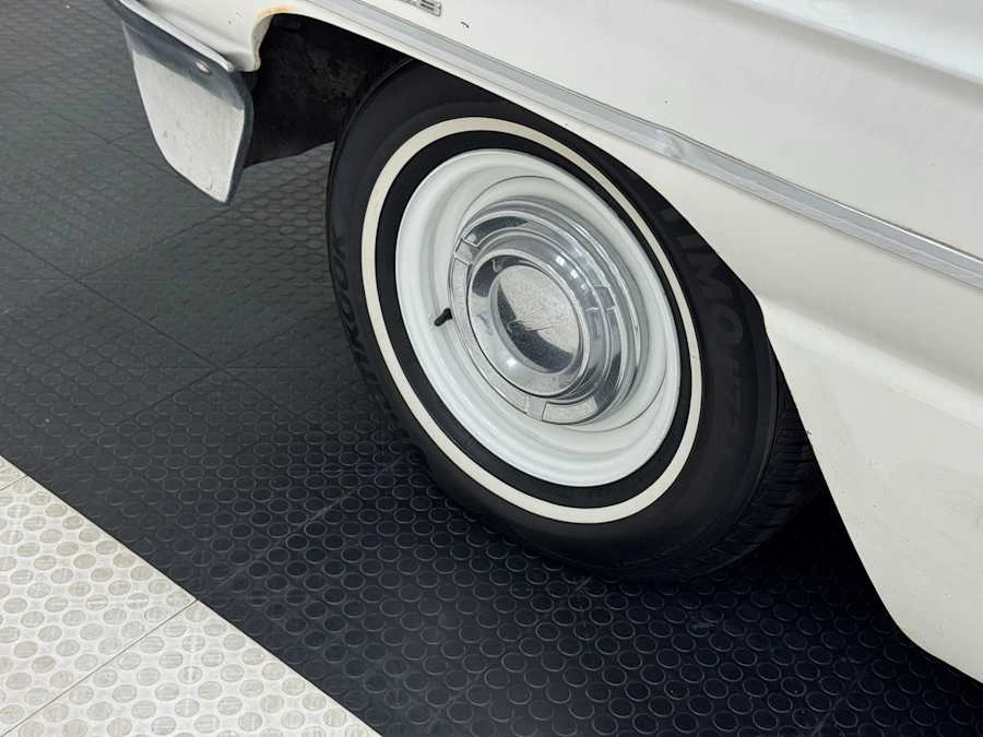 1961 Oldsmobile 88 - Image 16 of 31