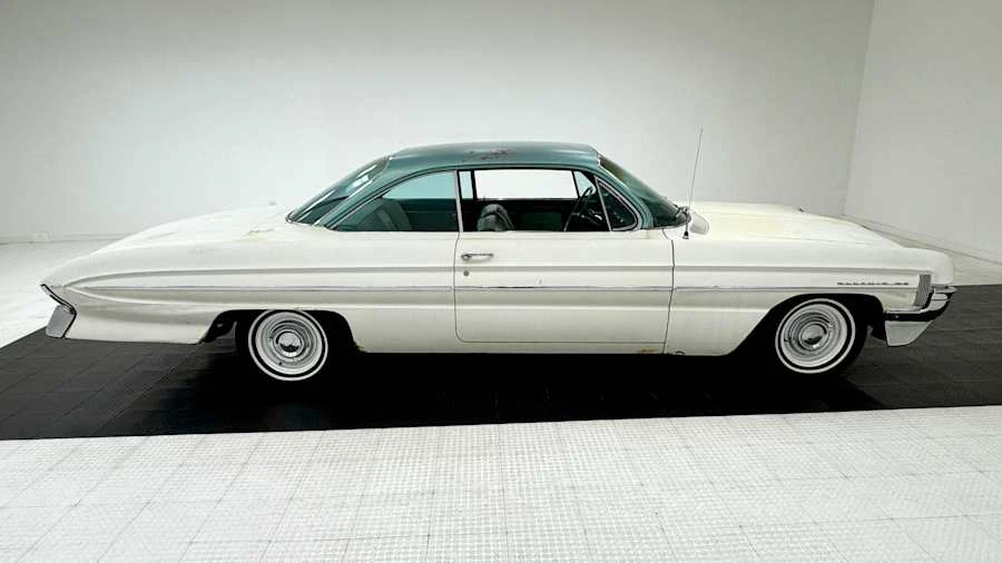1961 Oldsmobile 88 - Image 11 of 31