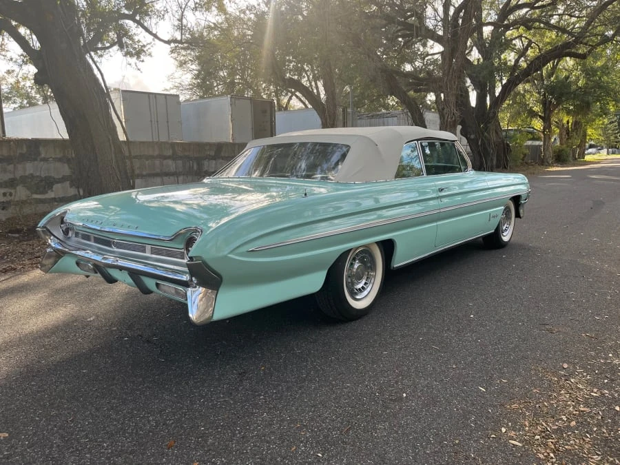 1961 Oldsmobile 98 - Image 18 of 19