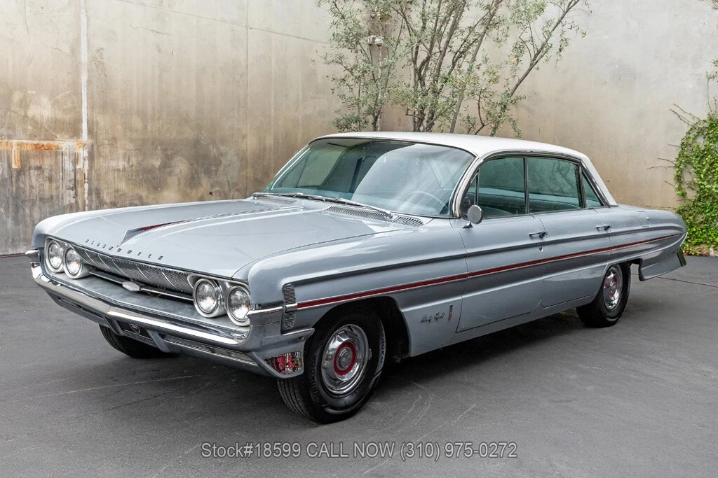 1961 Oldsmobile 98 - Image 8 of 12