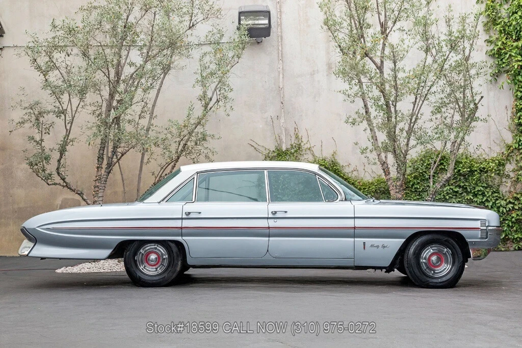 1961 Oldsmobile 98 - Image 4 of 12