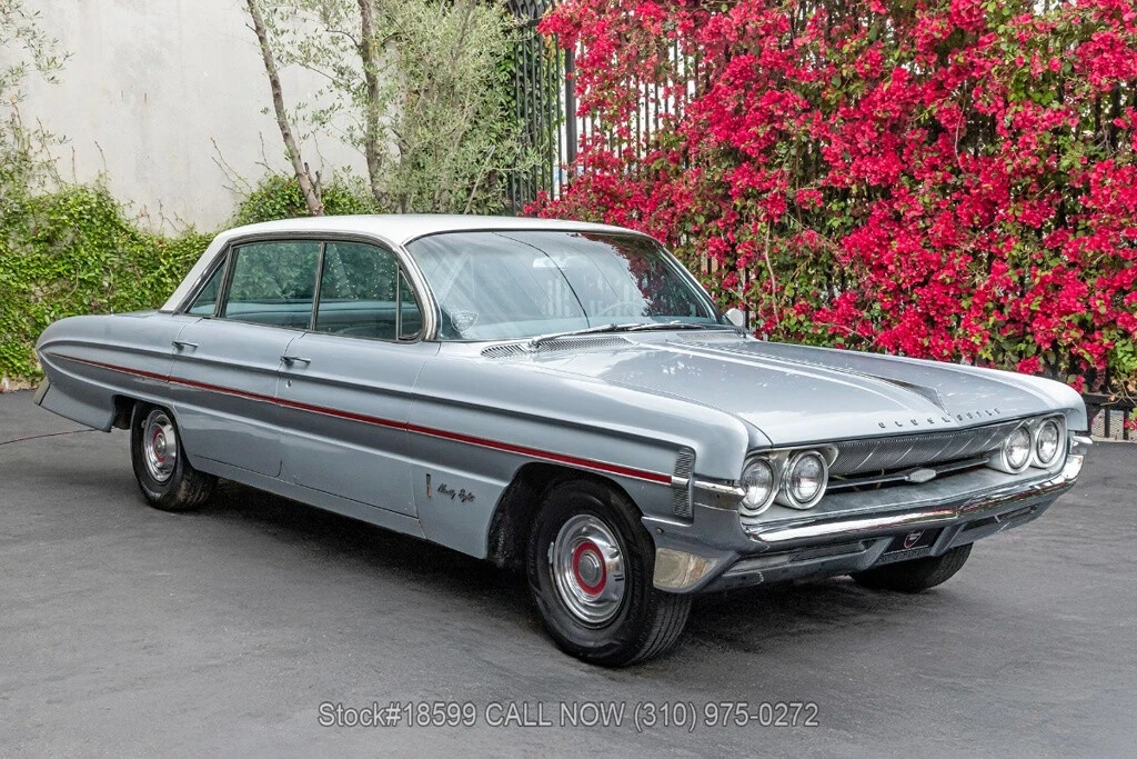 1961 Oldsmobile 98 - Image 3 of 12