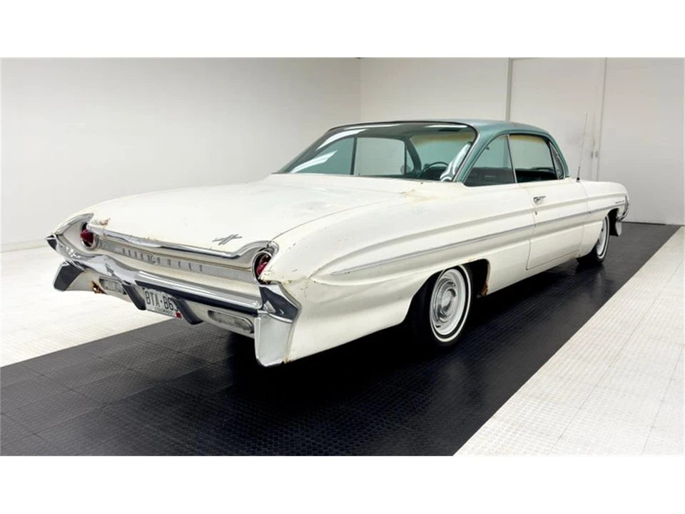 1961 Oldsmobile 88 - Image 5 of 31