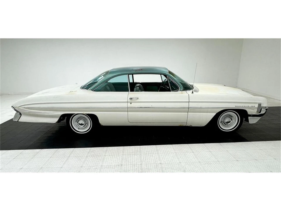 1961 Oldsmobile 88 - Image 6 of 31