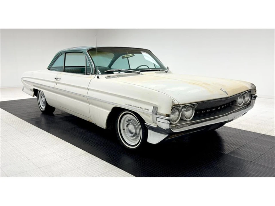 1961 Oldsmobile 88 - Image 7 of 31