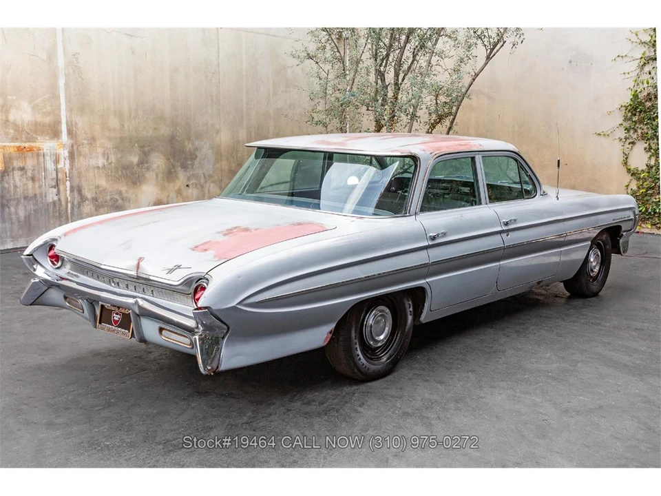 1961 Oldsmobile 88 - Image 4 of 31