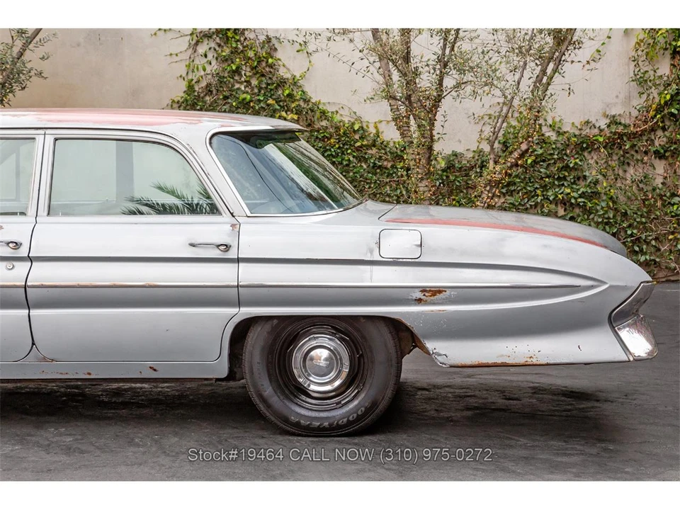 1961 Oldsmobile 88 - Image 12 of 31