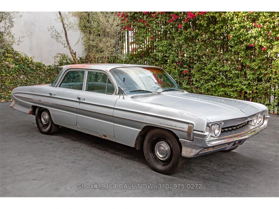 1961 Oldsmobile 88 - Image 2 of 31