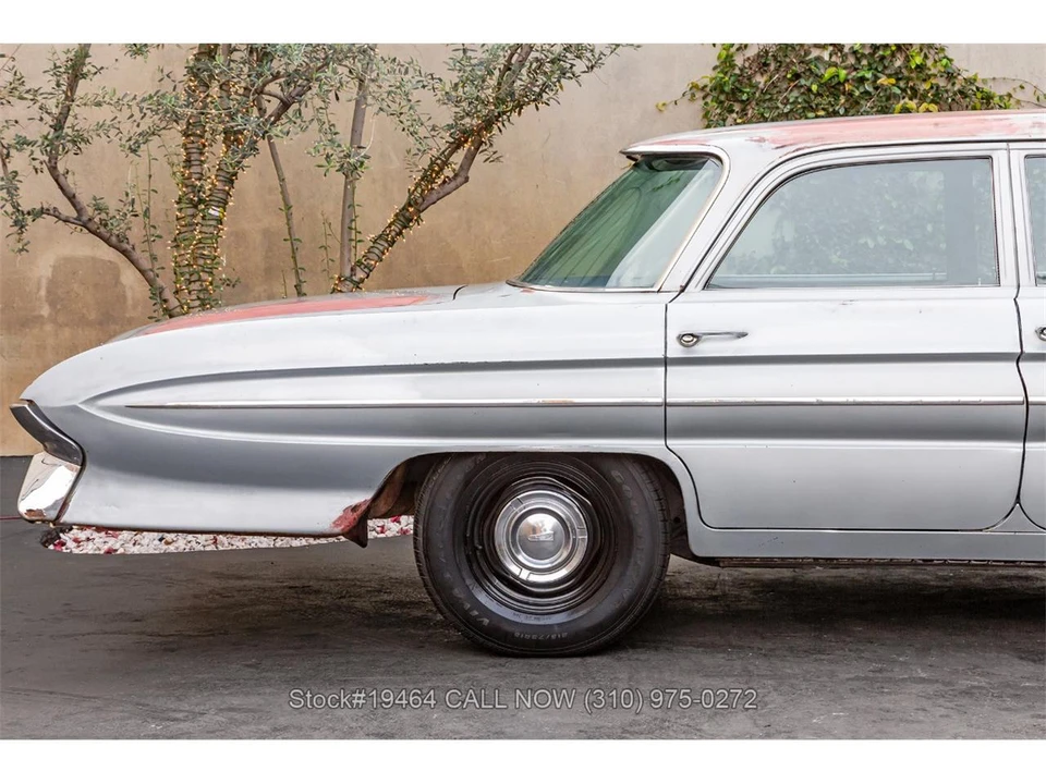 1961 Oldsmobile 88 - Image 10 of 31