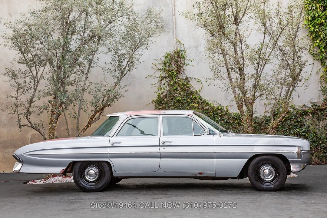 1961 Oldsmobile 88 - Image 4 of 31