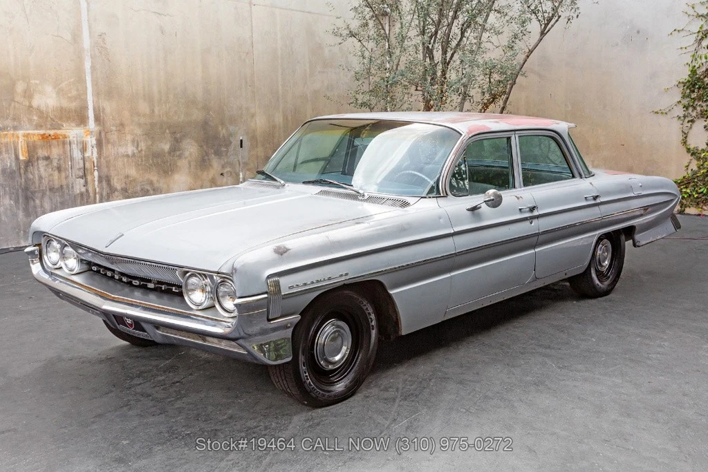 1961 Oldsmobile 88 - Image 8 of 12