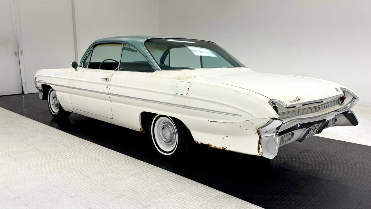 1961 Oldsmobile 88 - Image 3 of 12
