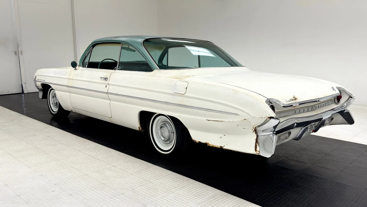 1961 Oldsmobile 88 - Image 3 of 31