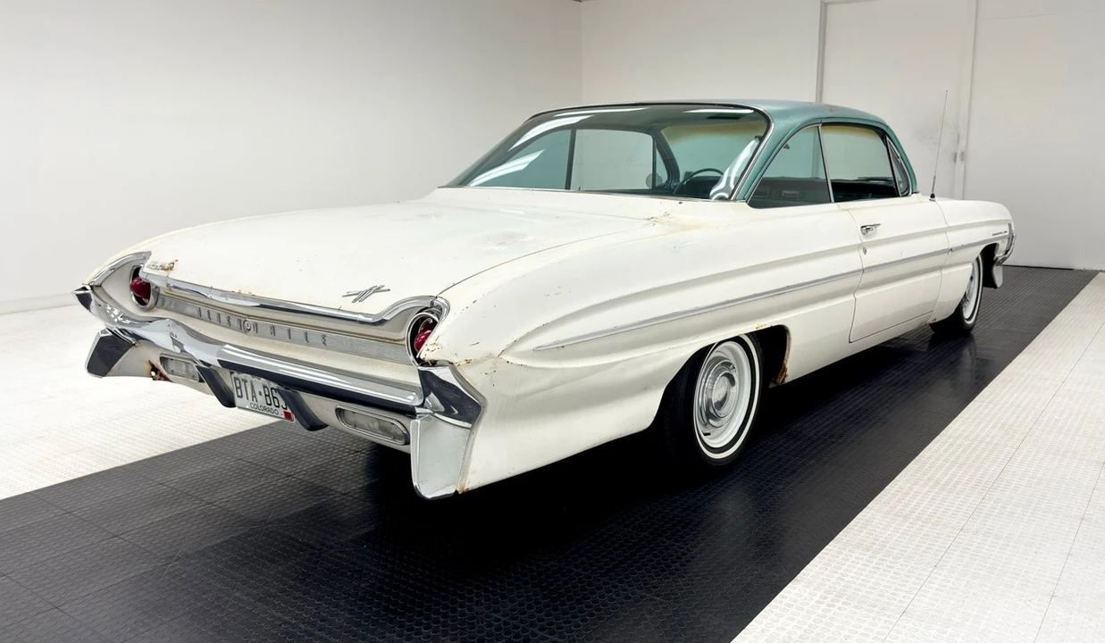 1961 Oldsmobile 88 - Image 5 of 31