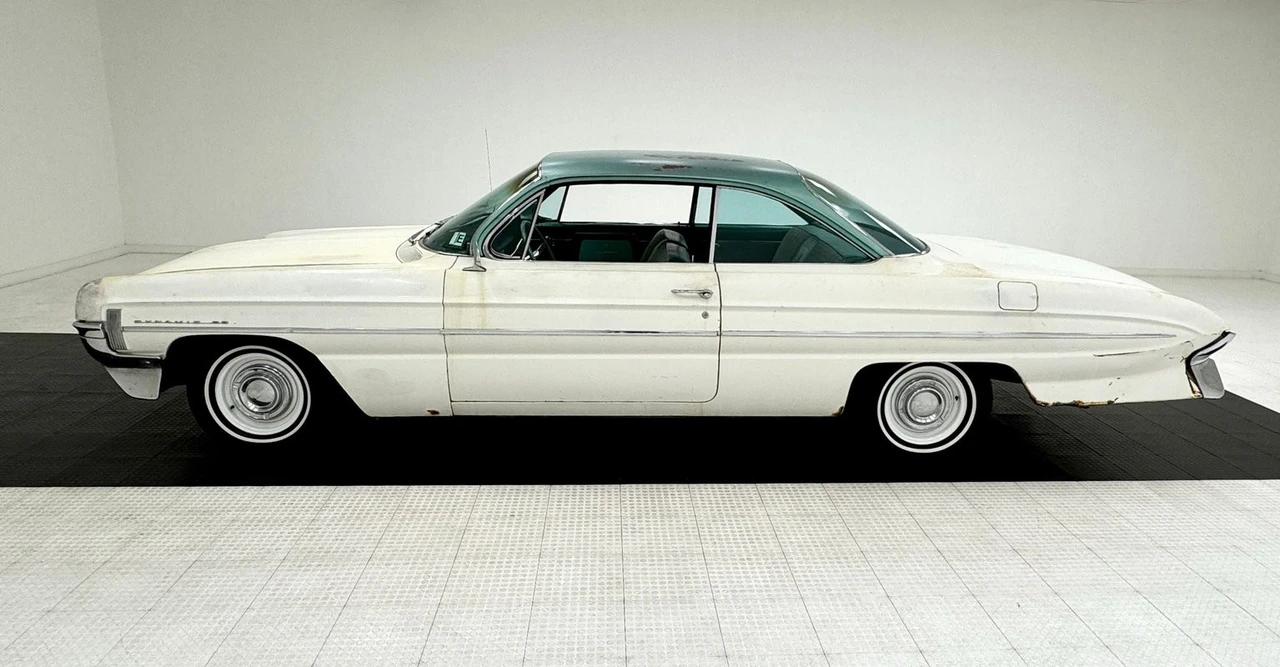 1961 Oldsmobile 88 - Image 2 of 31