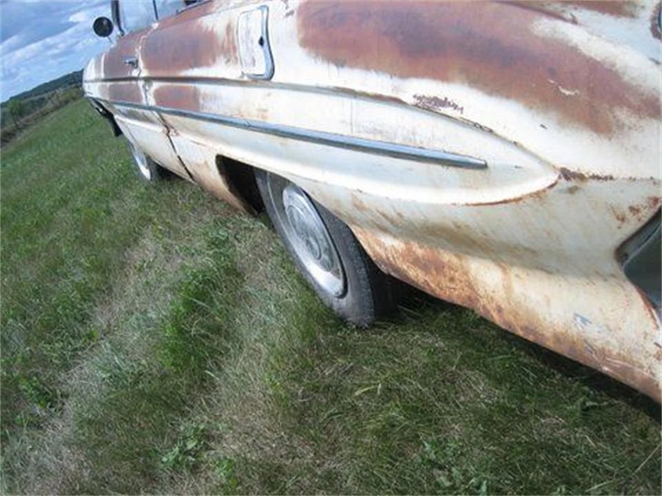 1961 Oldsmobile 88 - Image 11 of 14