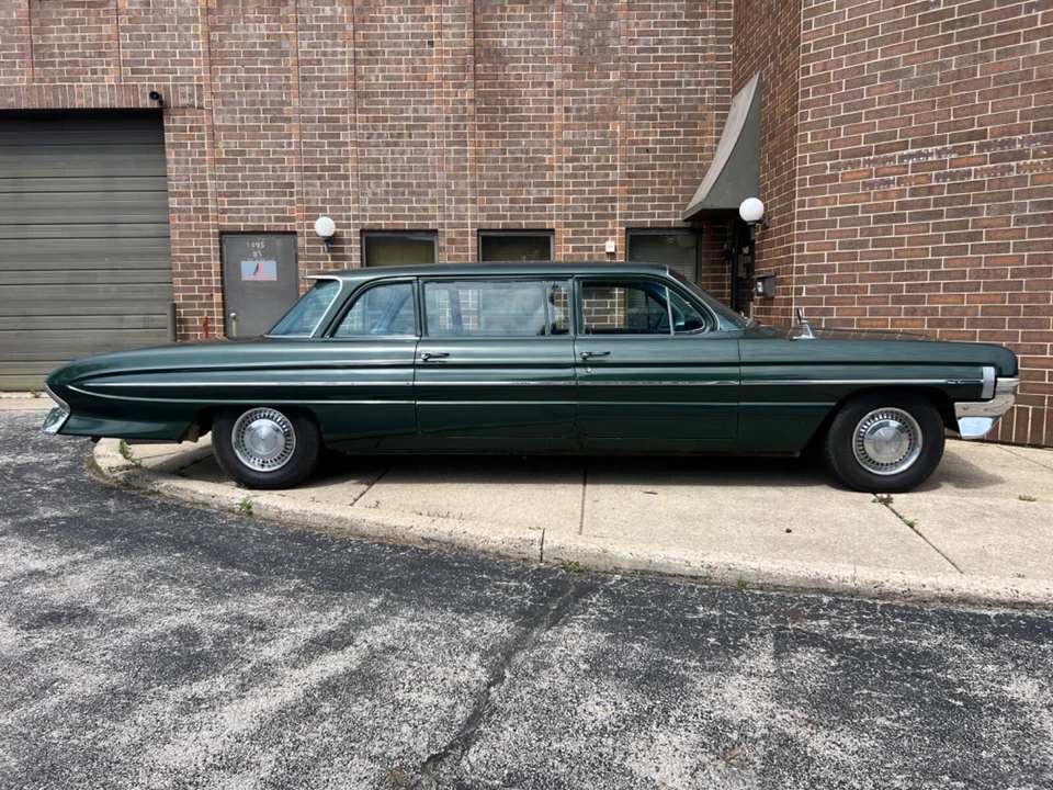 1961 Oldsmobile 88 - Image 8 of 31