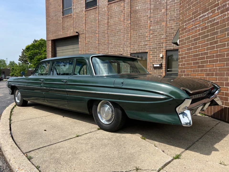 1961 Oldsmobile 88 - Image 4 of 31