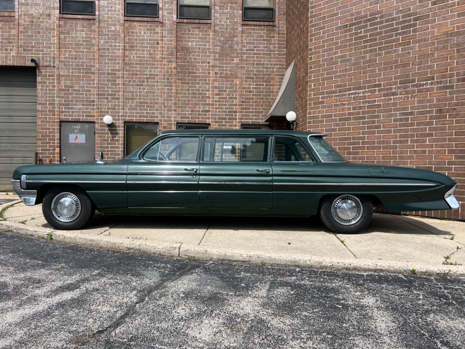 1961 Oldsmobile 88 - Image 3 of 31