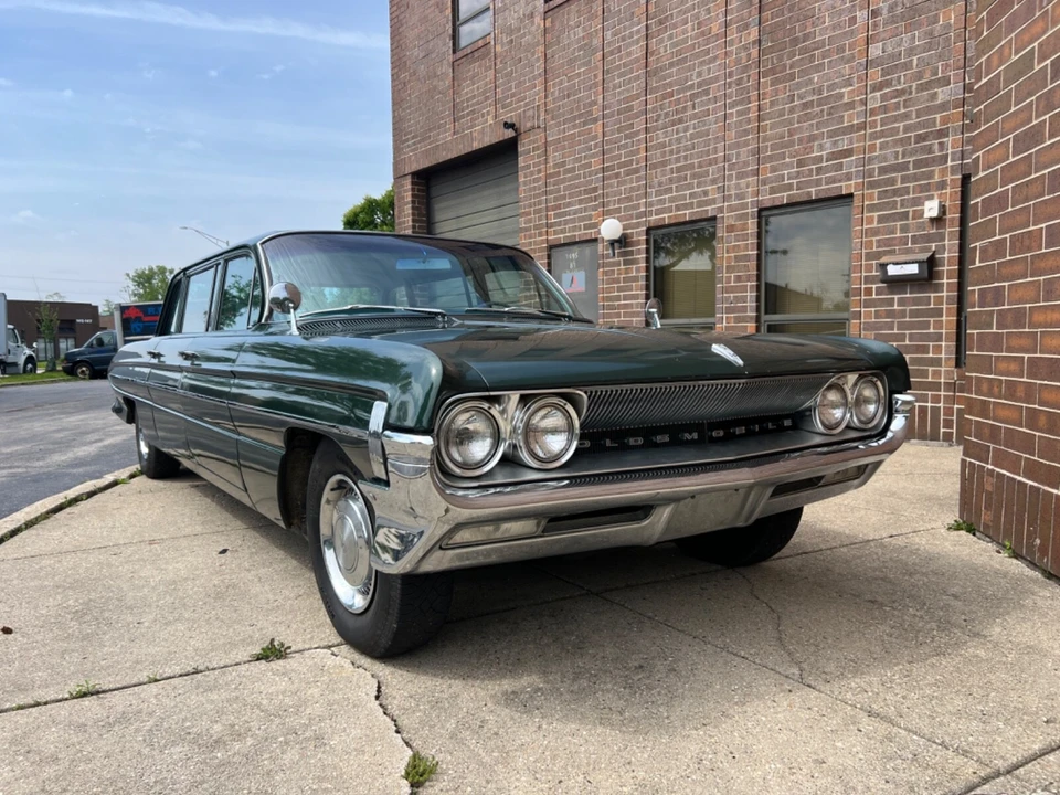 1961 Oldsmobile 88 - Image 10 of 31
