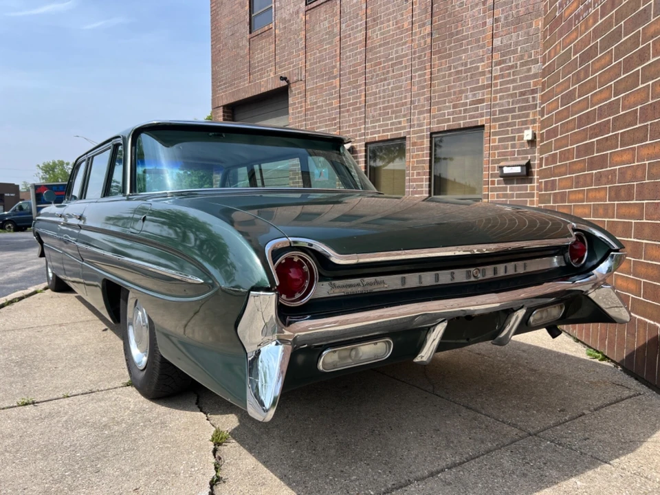 1961 Oldsmobile 88 - Image 5 of 31