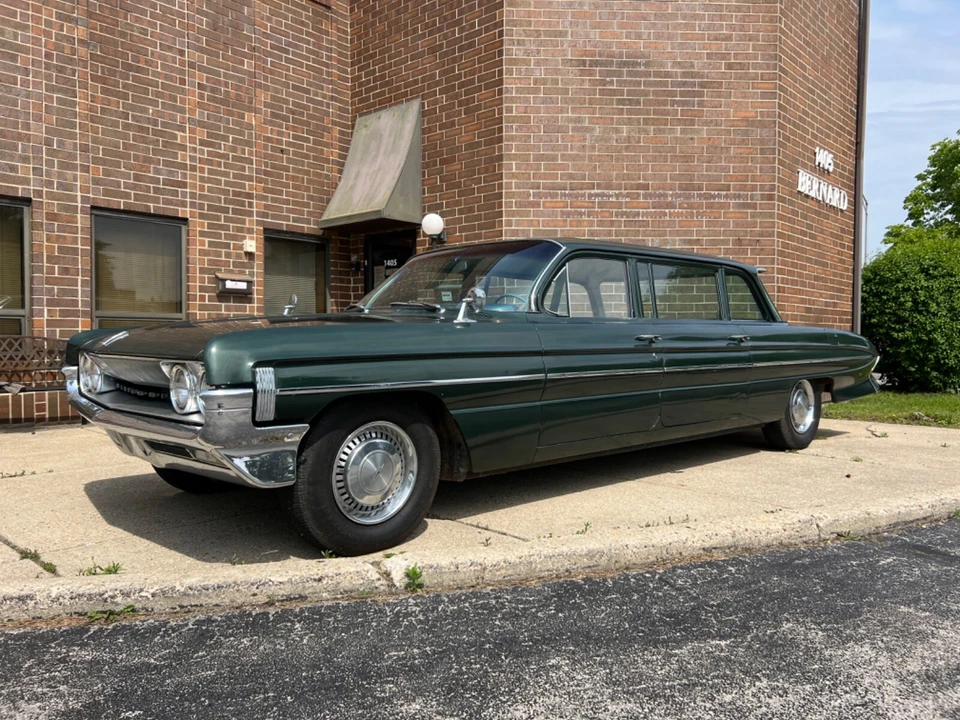 1961 Oldsmobile 88 - Image 2 of 31