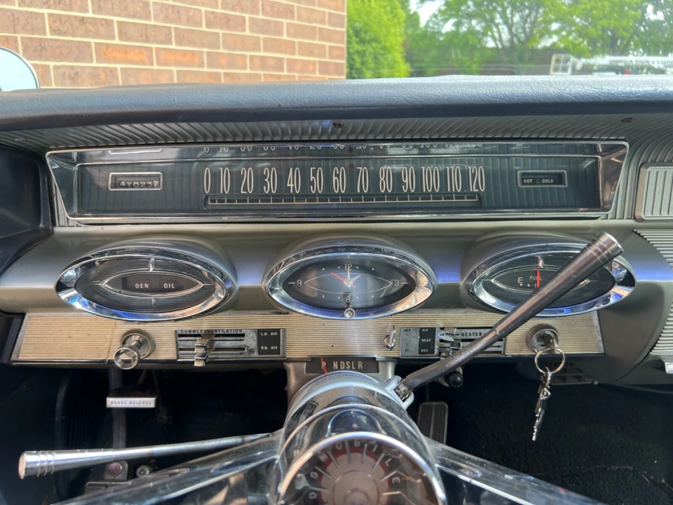 1961 Oldsmobile 88 - Image 20 of 31
