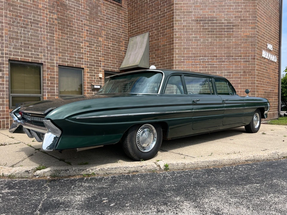 1961 Oldsmobile 88 - Image 7 of 31