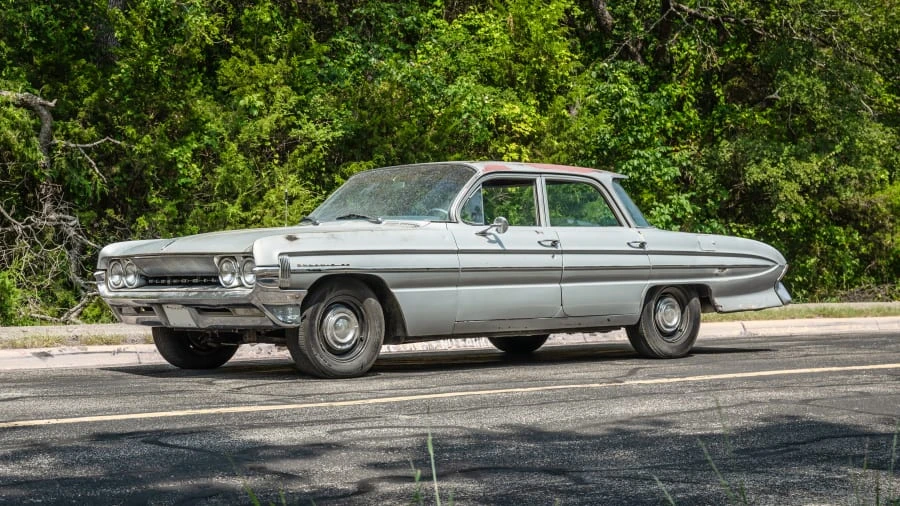 1961 Oldsmobile 88 - Image 12 of 31