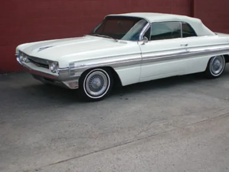 1961 Oldsmobile Starfire - Image 2 of 2