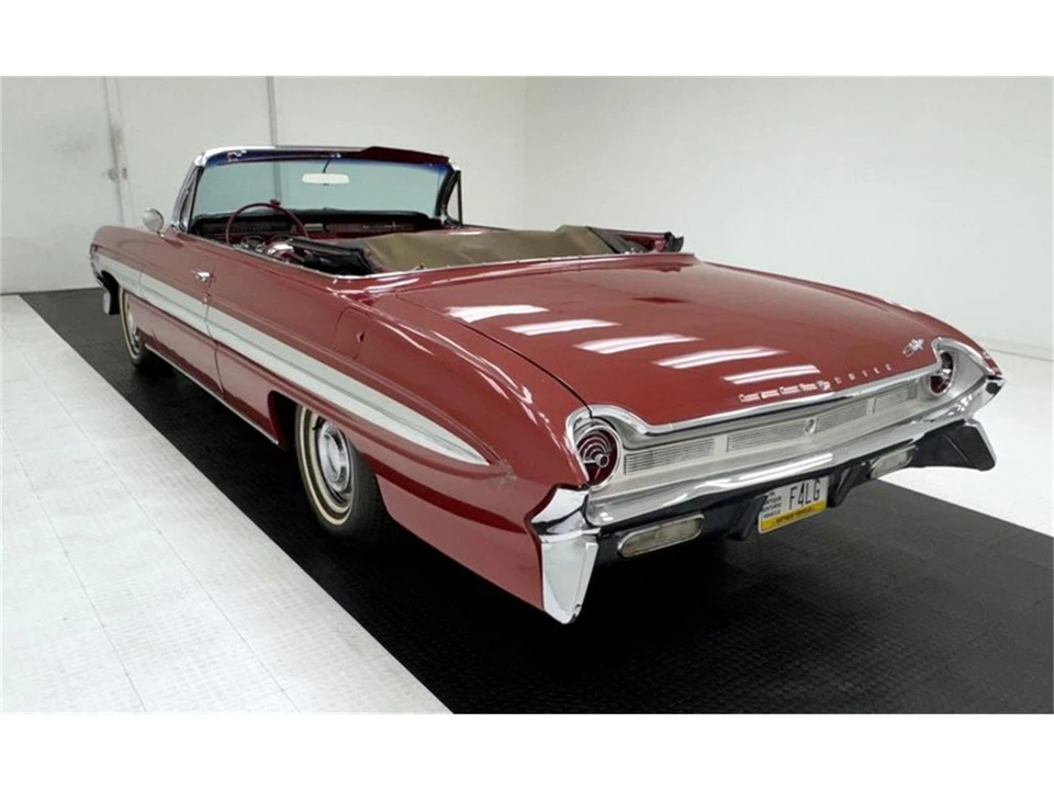 1961 Oldsmobile Starfire - Image 6 of 31