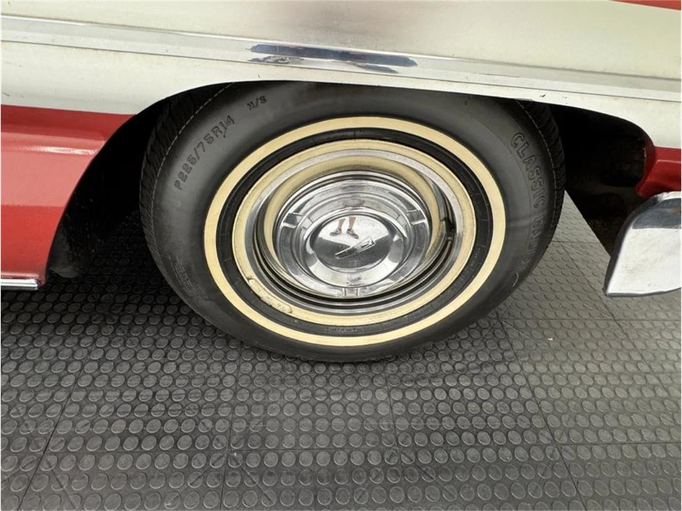 1961 Oldsmobile Starfire - Image 27 of 31