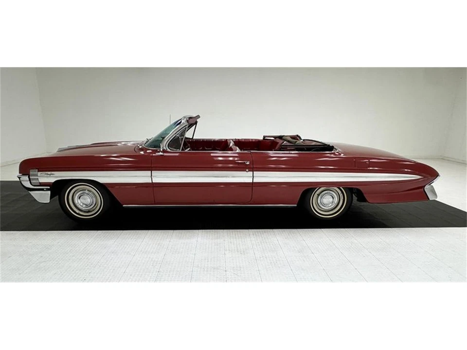 1961 Oldsmobile Starfire - Image 4 of 31