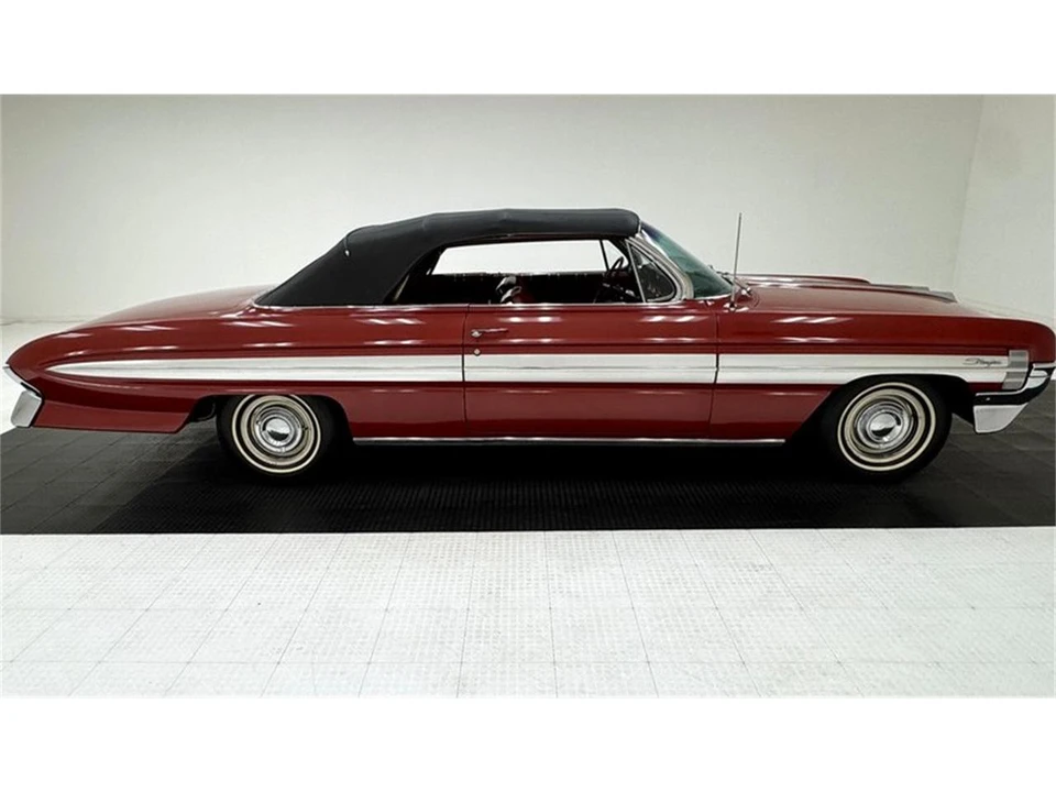 1961 Oldsmobile Starfire - Image 9 of 31