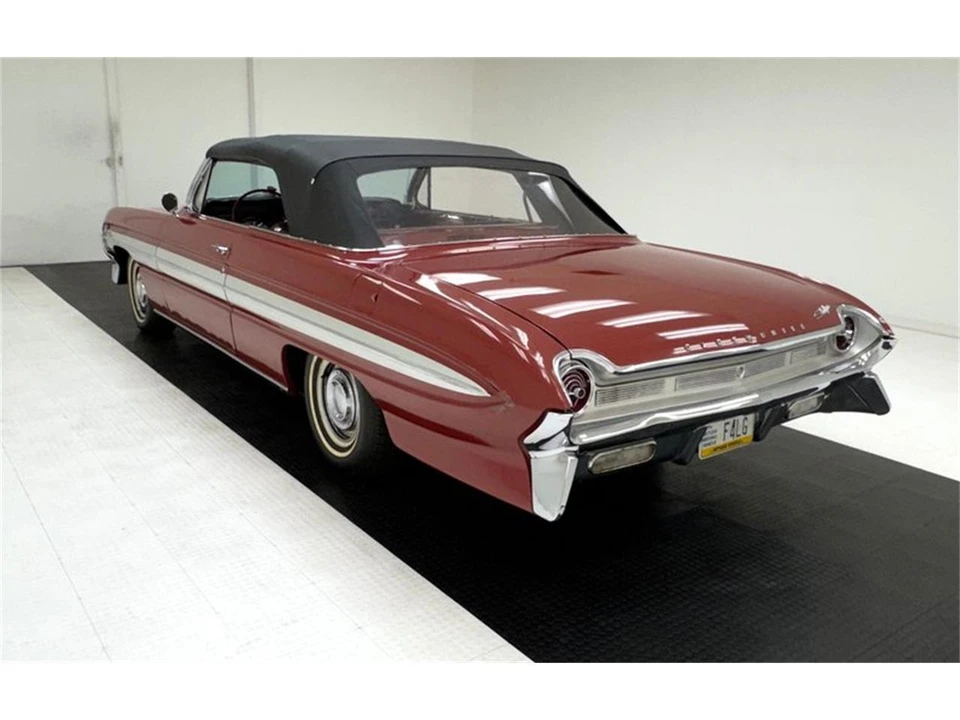 1961 Oldsmobile Starfire - Image 5 of 31