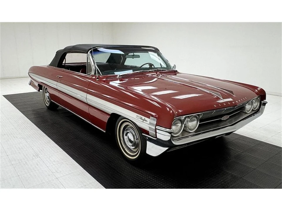 1961 Oldsmobile Starfire - Image 10 of 31