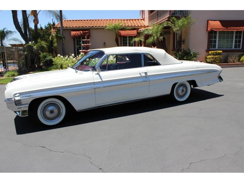 1961 Oldsmobile Starfire - Image 5 of 31