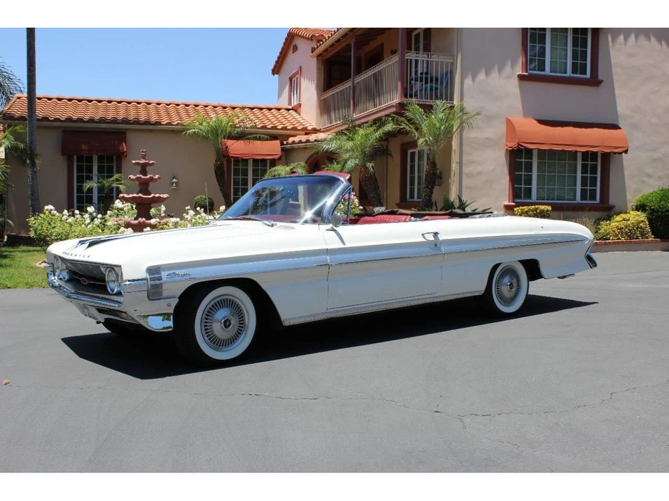 1961 Oldsmobile Starfire - Image 4 of 31