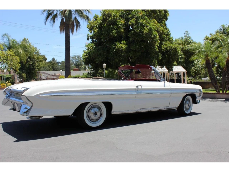 1961 Oldsmobile Starfire - Image 21 of 31