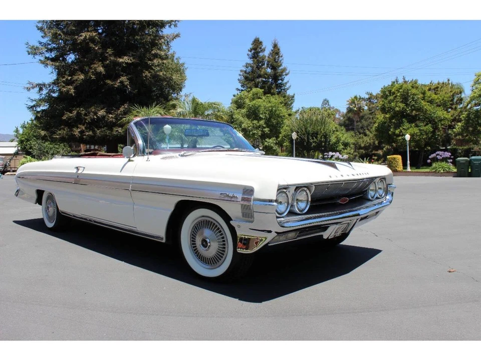 1961 Oldsmobile Starfire - Image 25 of 31