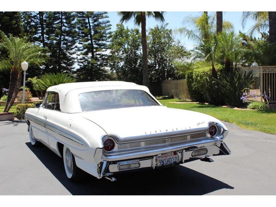 1961 Oldsmobile Starfire - Image 13 of 31