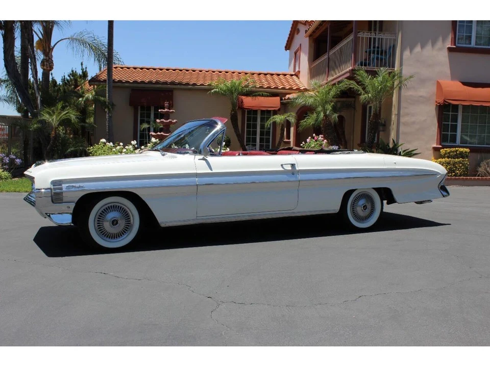 1961 Oldsmobile Starfire - Image 6 of 31