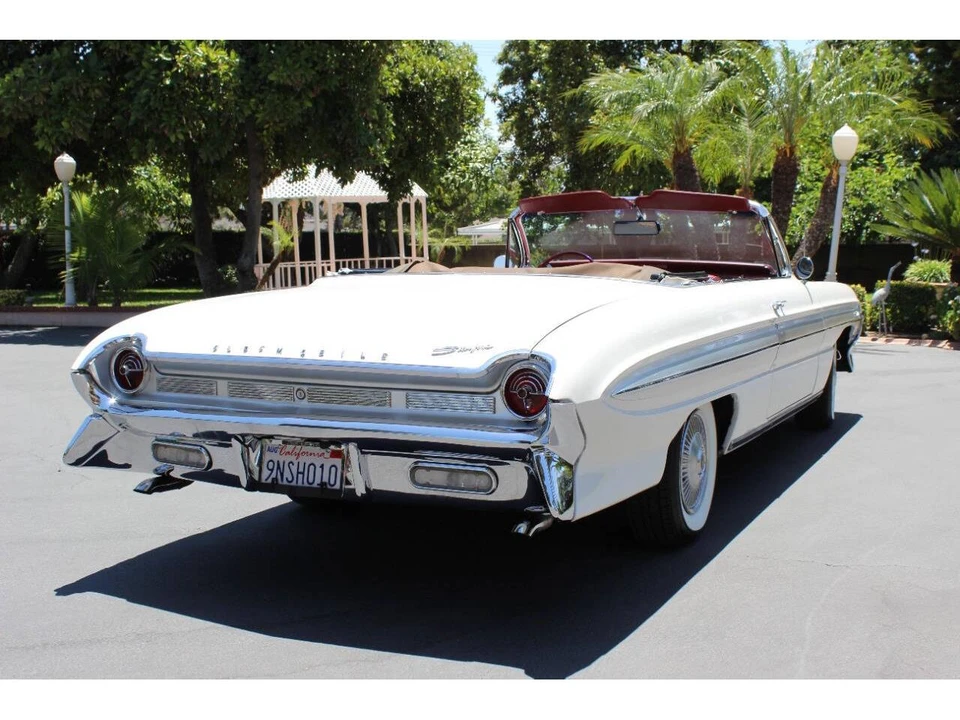 1961 Oldsmobile Starfire - Image 17 of 31