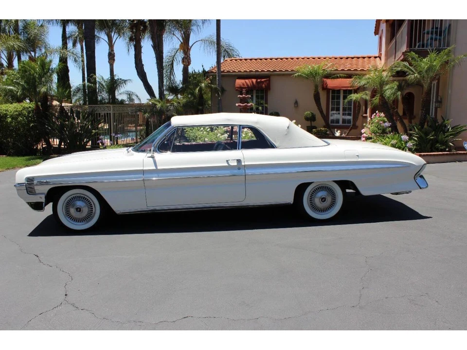 1961 Oldsmobile Starfire - Image 7 of 31