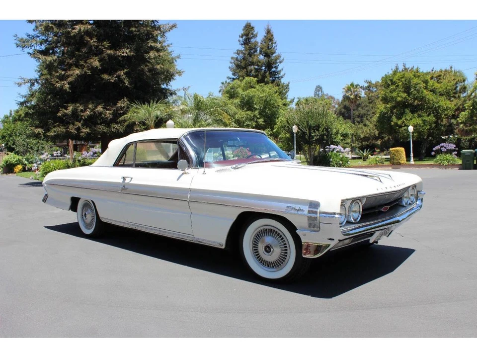 1961 Oldsmobile Starfire - Image 26 of 31
