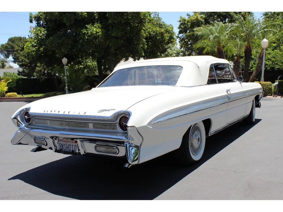 1961 Oldsmobile Starfire - Image 18 of 31