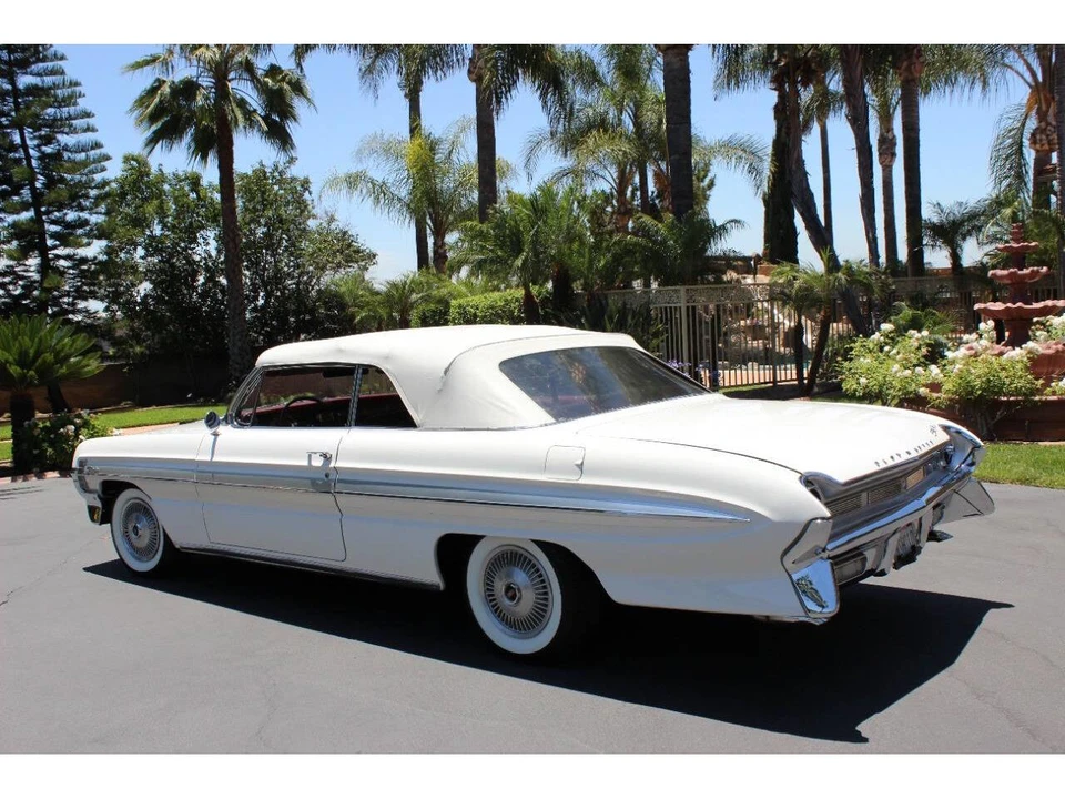 1961 Oldsmobile Starfire - Image 10 of 31