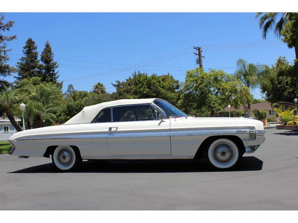 1961 Oldsmobile Starfire - Image 22 of 31
